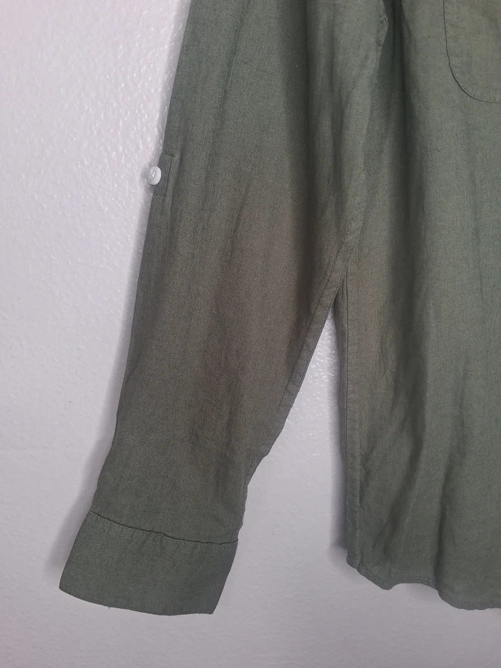 NWT Saks Fifth Avenue 3 Button  Pullover Shirt Men's  Roll Tab Sleeve Size M